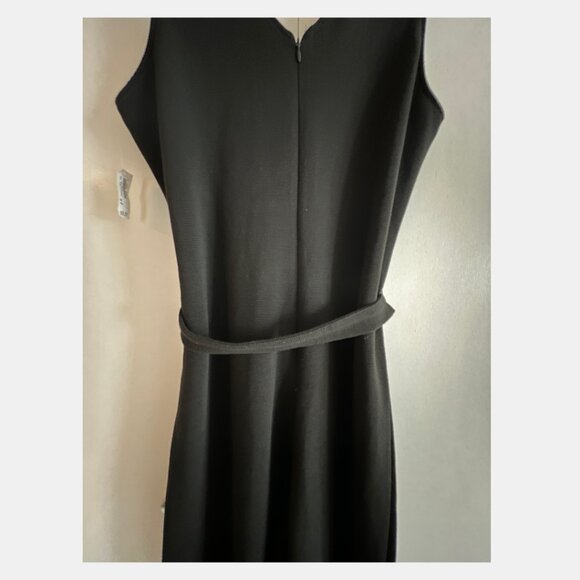 OLD NAVY - Sleeveless V-Neck Wide-Leg Jumpsuit - Picture 5 of 11